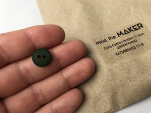 Curb cotton button fra mind the maker - i green khaki, 11 mm